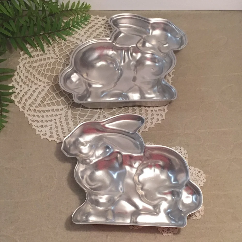 Vintage 3D Bunny Rabbit Cake Pan Mold - Picture 3 of 15